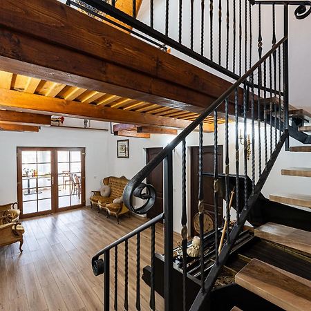 Отель Casa Cu Magnolii Пойениле-Изей Экстерьер фото