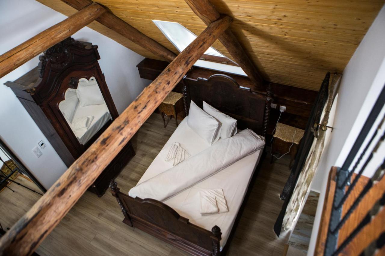 Отель Casa Cu Magnolii Пойениле-Изей Экстерьер фото
