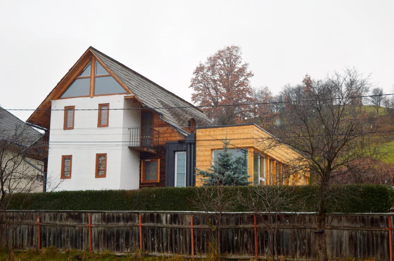 Отель Casa Cu Magnolii Пойениле-Изей Экстерьер фото