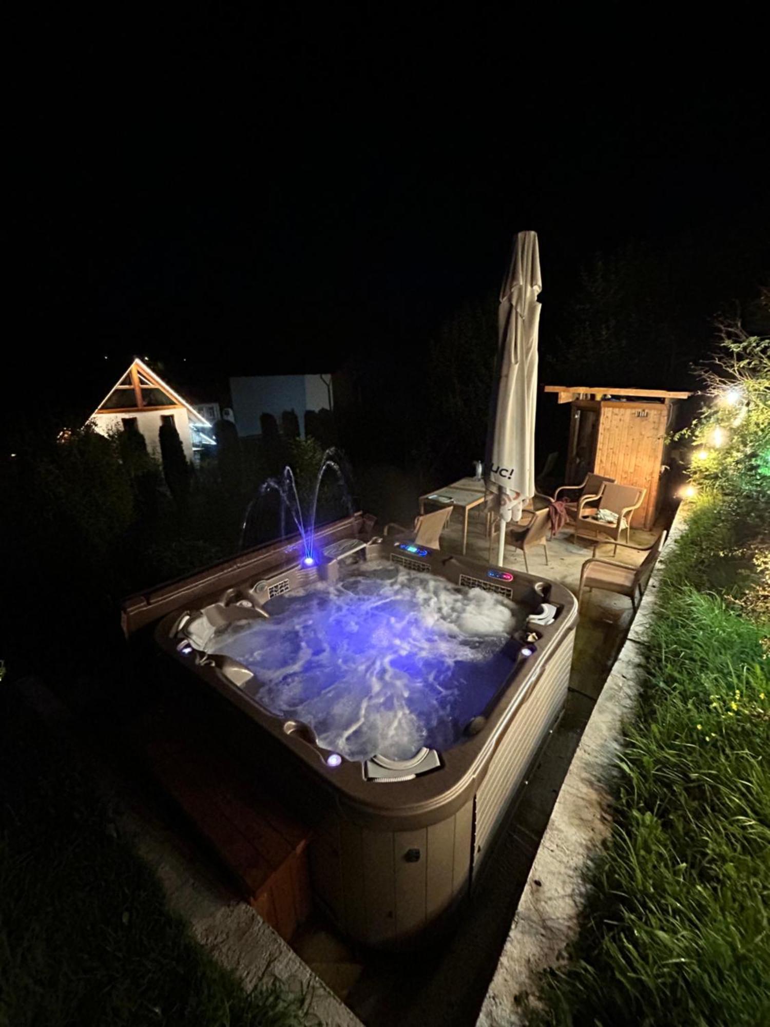 Отель Casa Cu Magnolii Пойениле-Изей Экстерьер фото