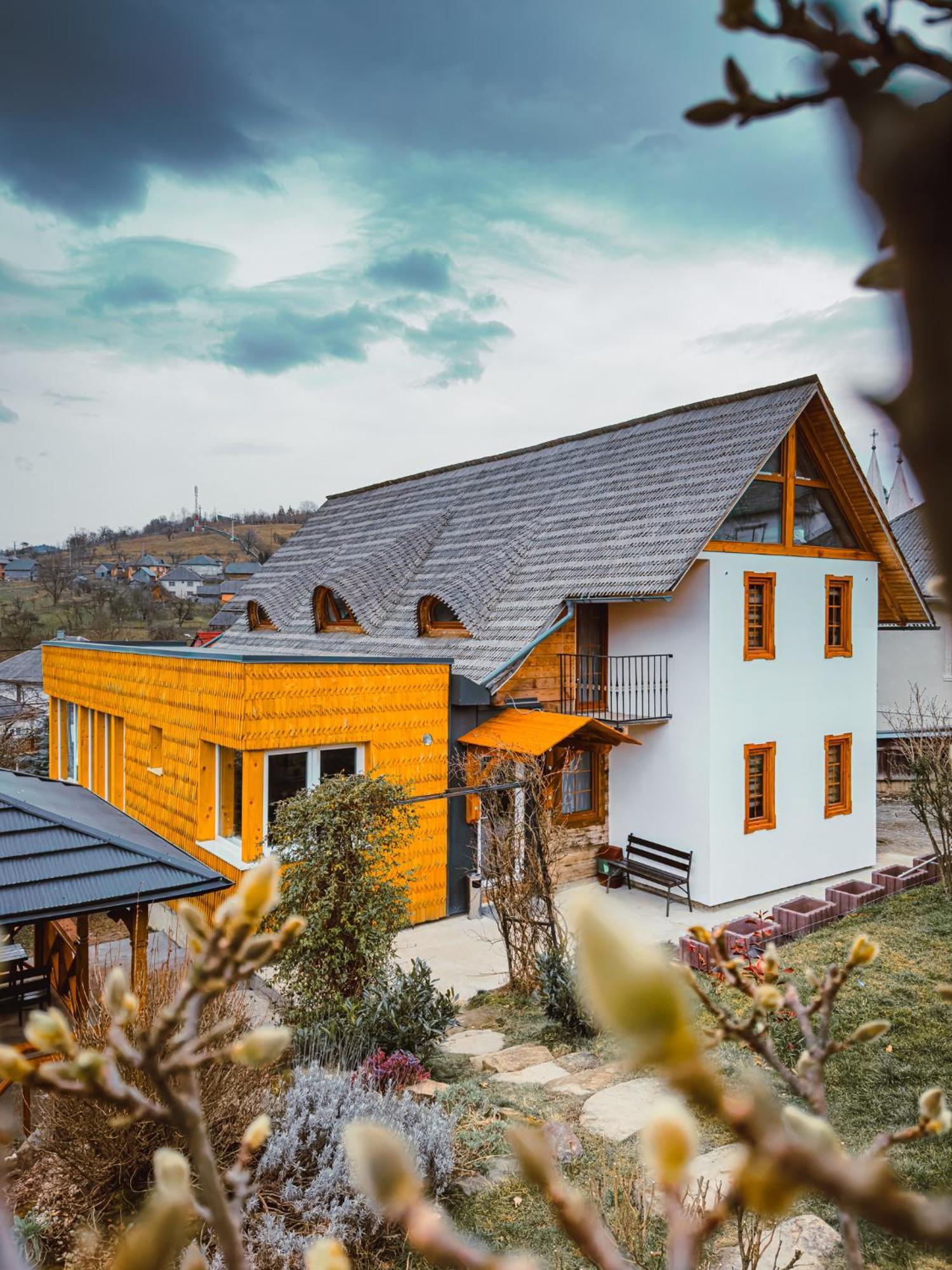 Отель Casa Cu Magnolii Пойениле-Изей Экстерьер фото
